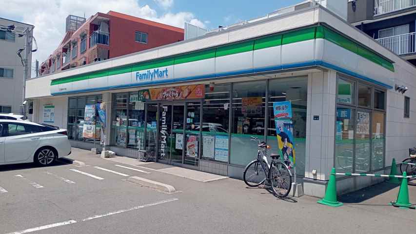 コンビニ　ファミリーマート福岡井尻六ツ角店（コンビニ）まで167m