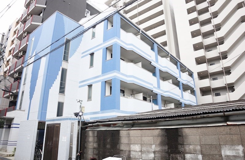 建物外観　青いきれいな外観です
