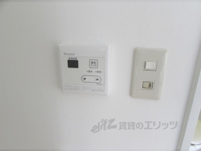 その他設備　給湯器リモコン