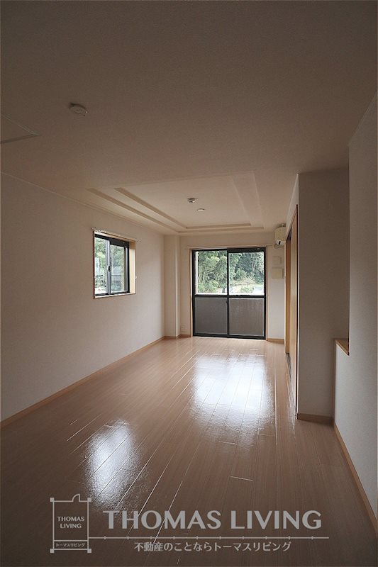 居室・リビング　実際の部屋の写真は準備中のため、類似物件の写真でご参考くださ