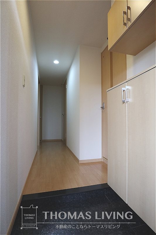 玄関　実際の部屋の写真は準備中のため、類似物件の写真でご参考くださ