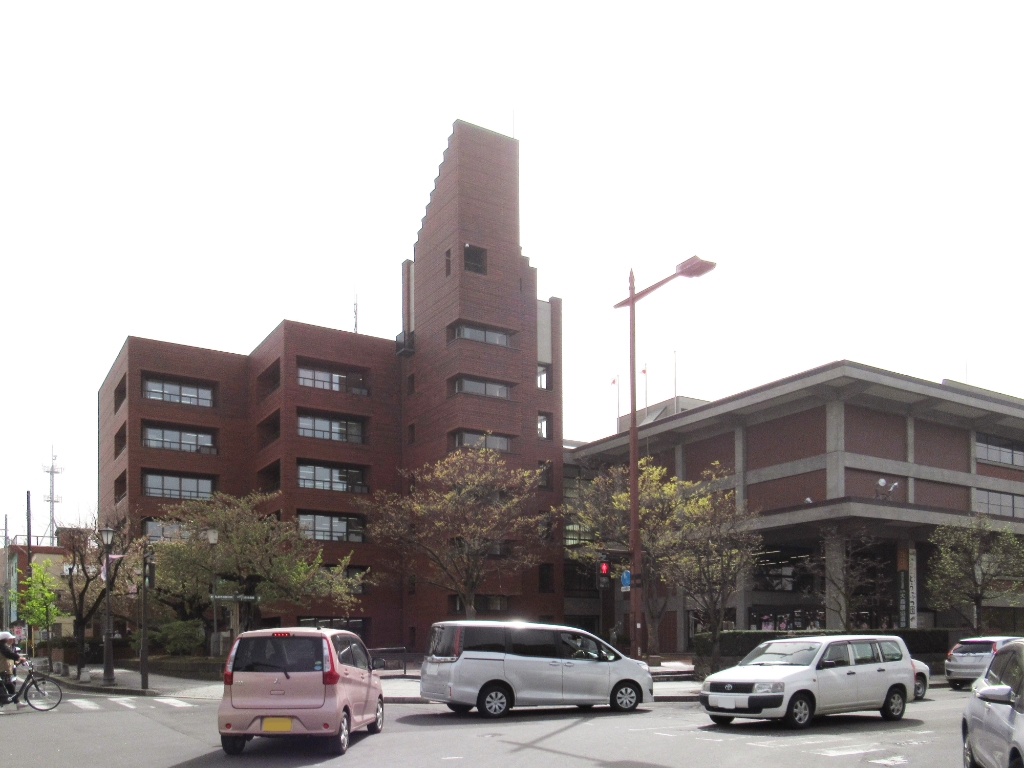 役所　弘前市役所（役所）まで525m