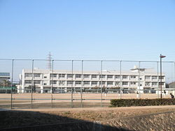 中学校　播磨中学校（中学校）まで911m