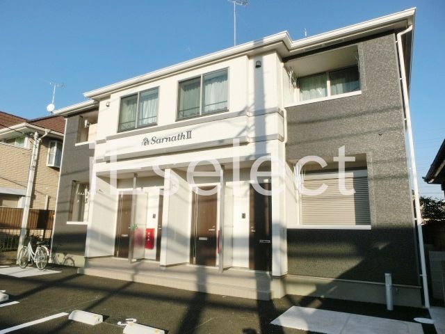 建物外観　お買い物にも出やすい立地。