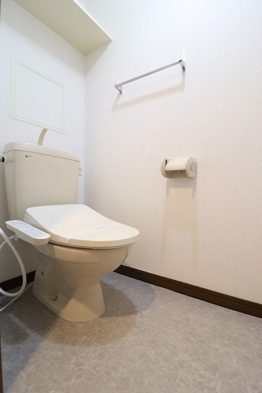 トイレ　退去前の為別部屋写真