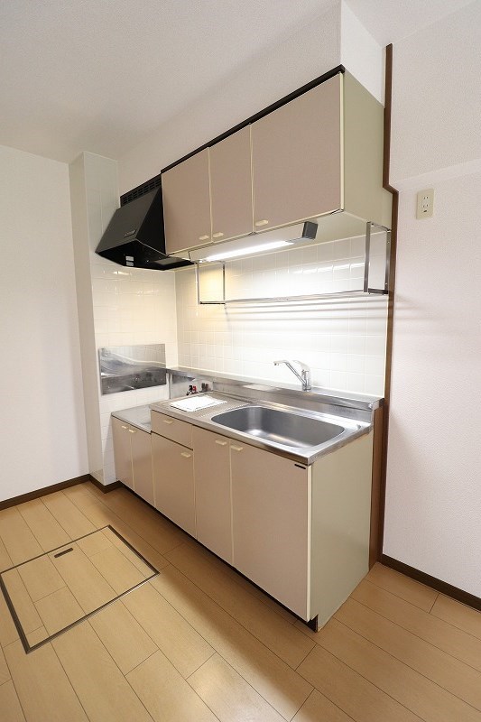 キッチン　退去前の為別部屋写真