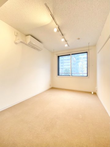 居室・リビング　居室は防音床、防音壁、防音天井となっており、コンクリートの厚