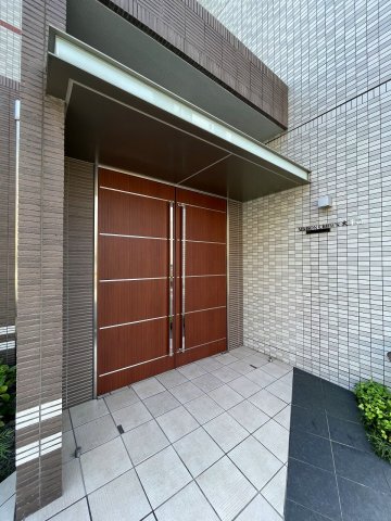 エントランス　清潔なエントランスです