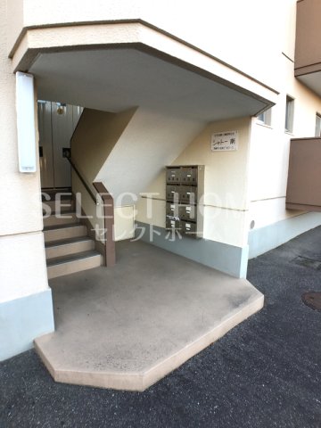エントランス　建物の内部です