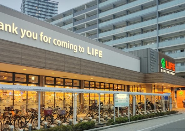 スーパー　ライフ蕨駅前店（スーパー）まで647m