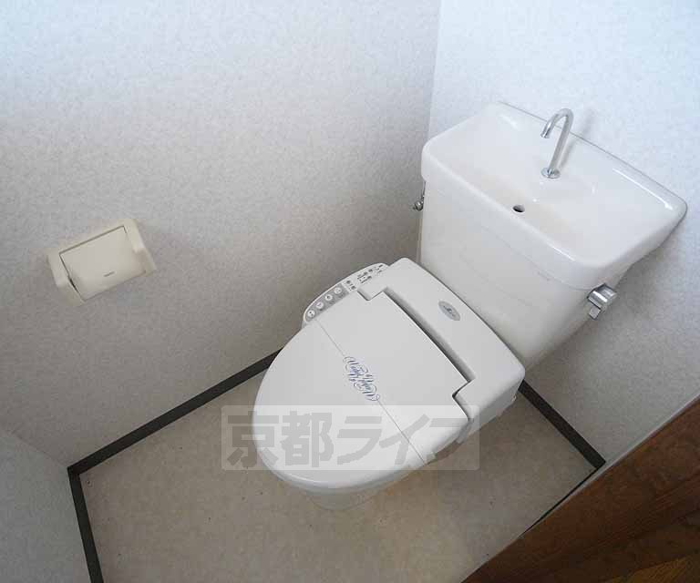 トイレ　洋式のトイレですよ。