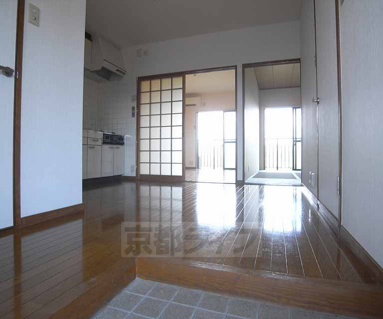 玄関　玄関から見た室内の様子です。