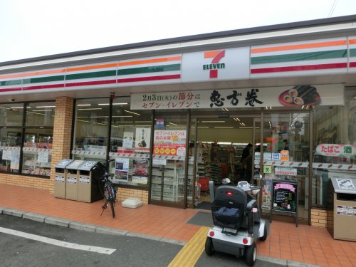 コンビニ　セブン－イレブン大阪北島３丁目店（コンビニ）まで316m