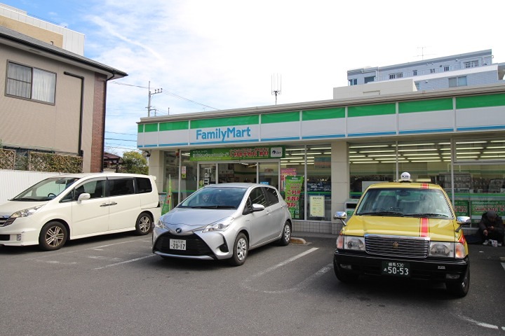 コンビニ　ファミリーマート 町屋八丁目店（コンビニ）まで262m