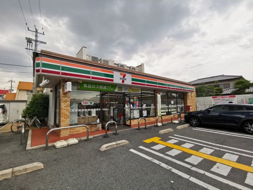コンビニ　セブンイレブン 富田林若松町西店（コンビニ）まで595m