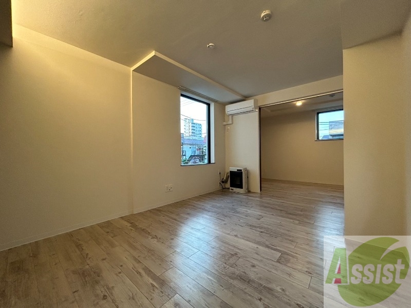 居室・リビング　白を基調とした明るい印象のお部屋になっています！