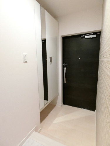 玄関　※別部屋のため、参考画像です。
