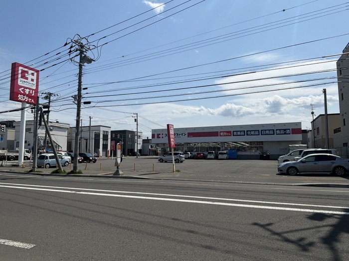 ドラックストア　ココカラファイン（ドラッグストア）まで210m