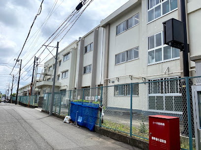 中学校　横浜市立田奈中学校（中学校）まで586m