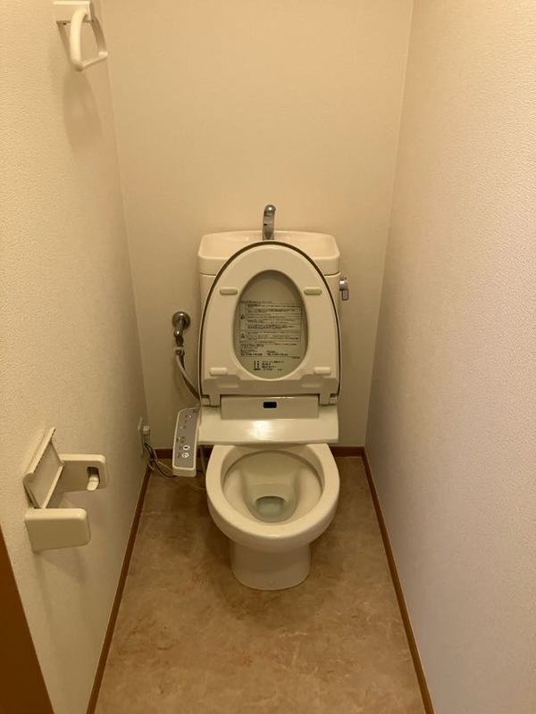 トイレ　落ち着いた色調のトイレです♪