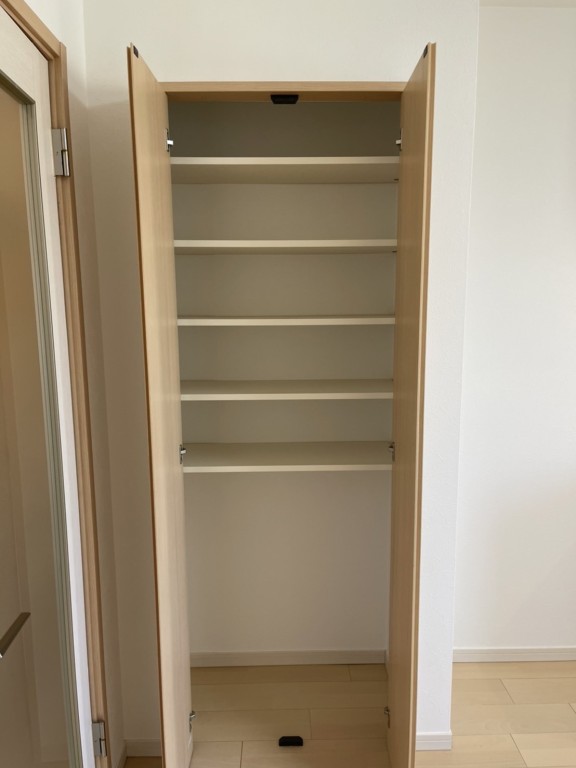 玄関　内装は別部屋の参考写真です。