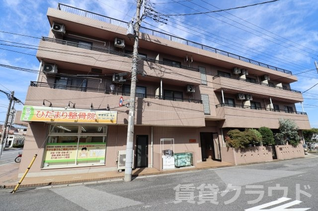 建物外観　当店の隣にあるマンションです！陽当たり良好ですよ！