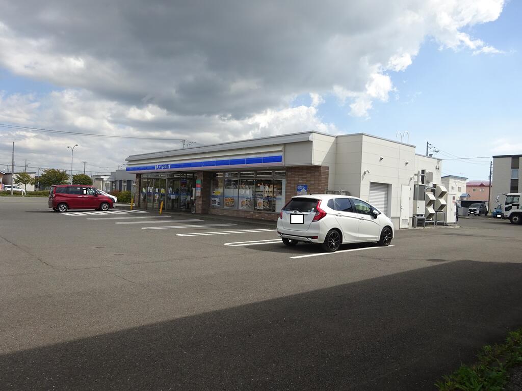 コンビニ　ローソン苫小牧明野南通店（コンビニ）まで348m