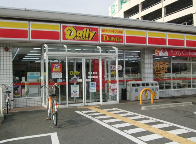 コンビニ　デイリ-ヤマザキ八尾泉町店（コンビニ）まで402m
