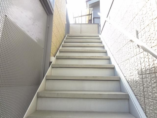 エントランス　階段