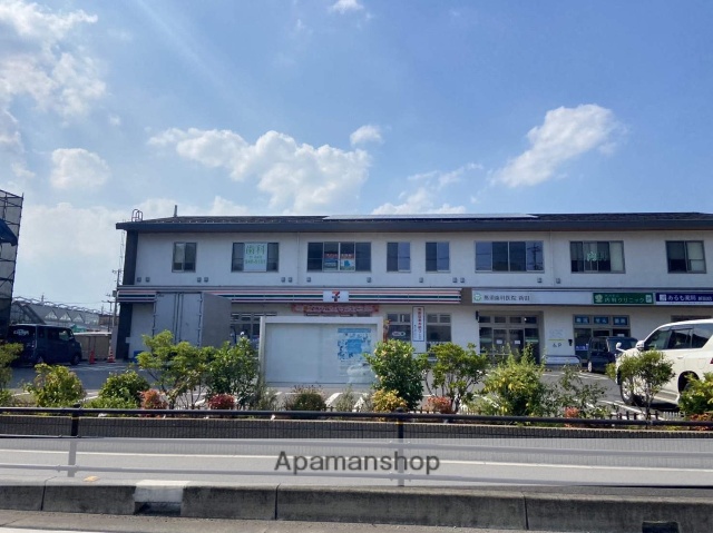 コンビニ　セブン－イレブン草加新田駅東口店（コンビニ）まで663m
