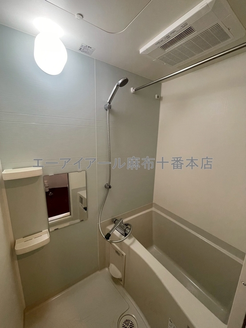 バス・シャワールーム　別部屋の参考写真です