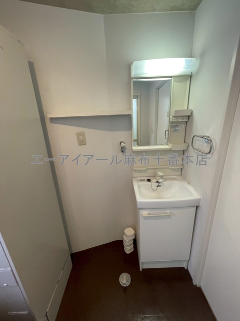 洗面設備　別部屋の参考写真です