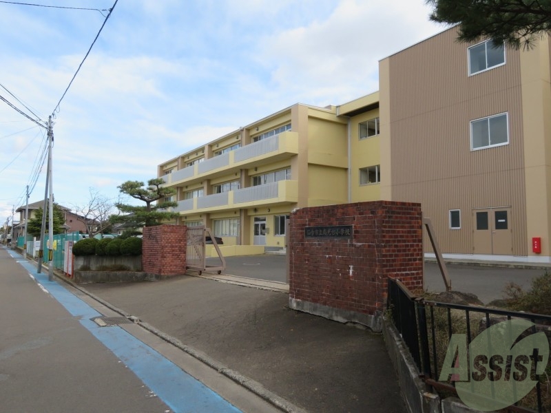 小学校　仙台市立南光台小学校（小学校）まで570m