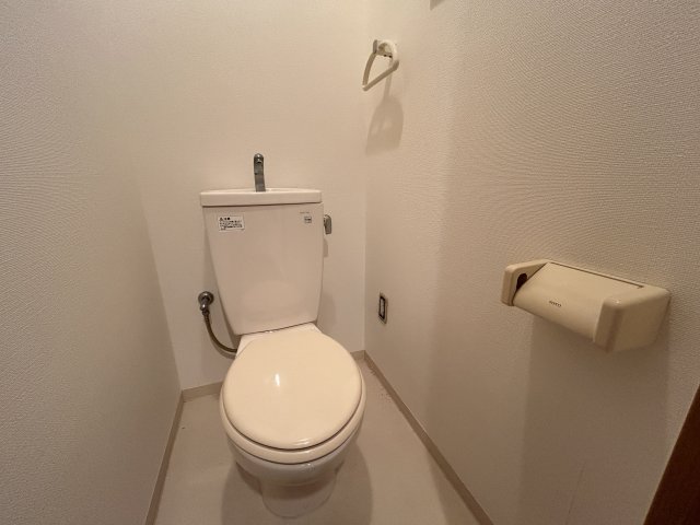 トイレ　※同物件別号室の写真になります