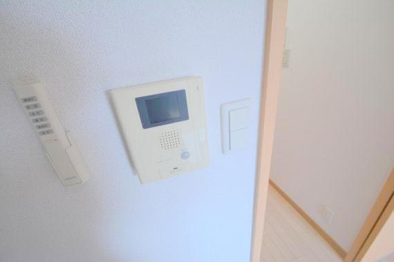 セキュリティ　TVモニターホンで来客が誰か確認してから開けて下さいね