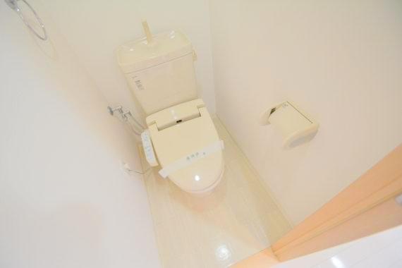 トイレ　綺麗なトイレにはウォシュレット標準装備です。