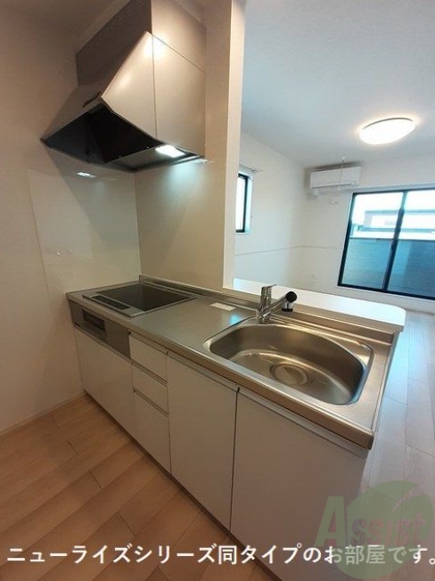 キッチン　建築中の同タイプのお写真を使用しております。