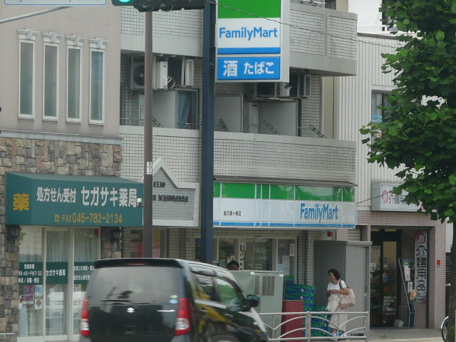 コンビニ　ファミリーマート 金沢瀬ケ崎店（コンビニ）まで5m
