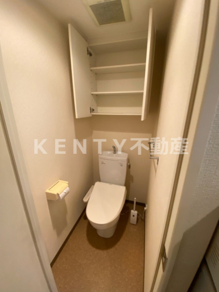 トイレ　落ち着いた色調のトイレです