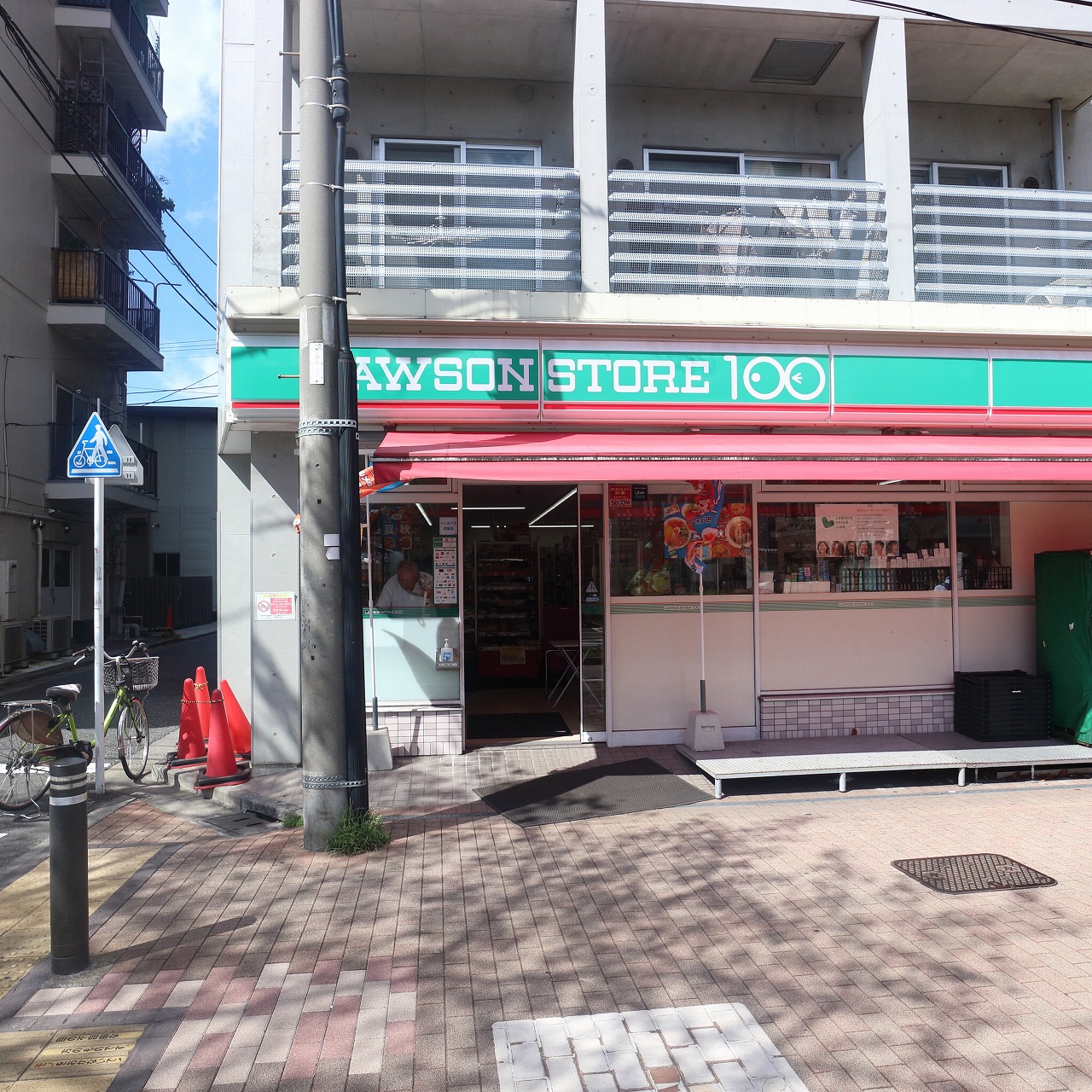 コンビニ　ローソンストア100練馬桜台店（コンビニ）まで400m