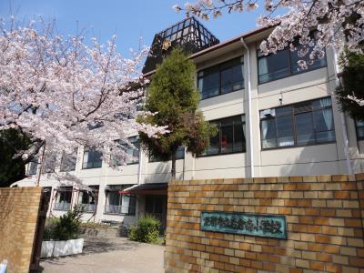 小学校　岩倉市立岩倉南小学校（小学校）まで492m