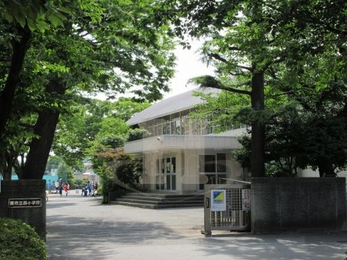 小学校　蕨市立西小学校（小学校）まで900m