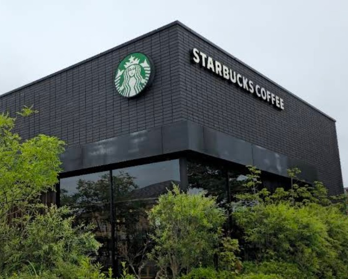 飲食店　スターバックスコーヒー 成田美郷台店（飲食店）まで889m