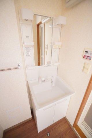 洗面設備　※同物件・反転タイプの写真です。
