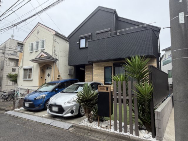 建物外観　おしゃれな外観の築浅戸建です