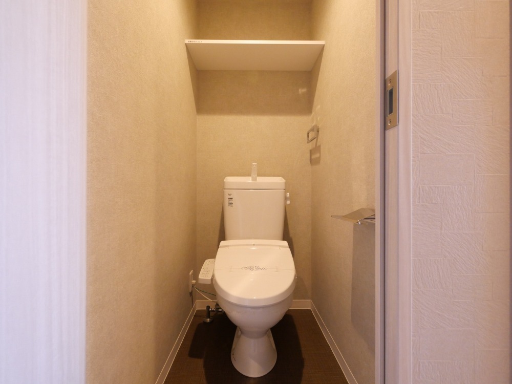 トイレ　落ち着いた空間のトイレです