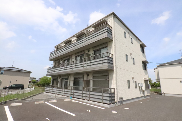 建物外観　オートロック付きの物件です♪