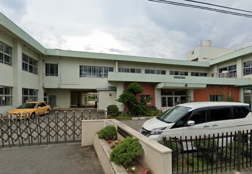 小学校　紀の川市立西貴志小学校（小学校）まで572m