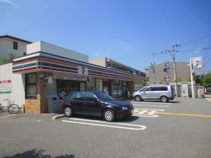 コンビニ　セブンイレブン（コンビニ）まで135m