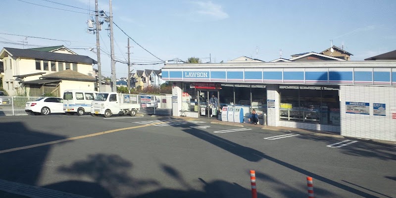 コンビニ　ローソン 柏原旭ヶ丘3丁目店（コンビニ）まで721m